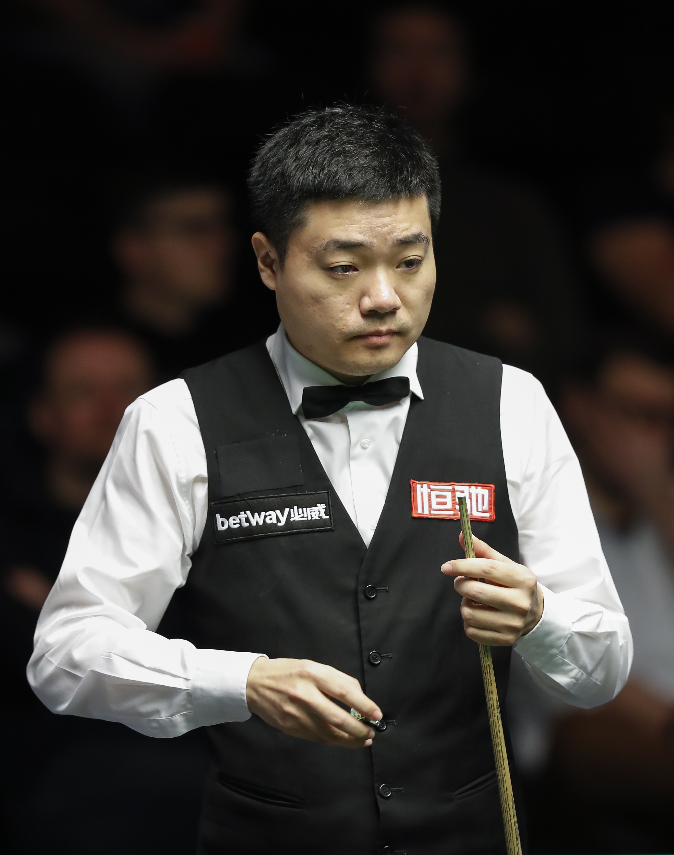 着无数人 着无数人